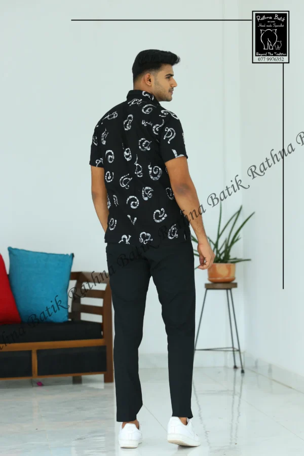 5DIV4261 Midnight Heritage Elephant Batik Shirt
