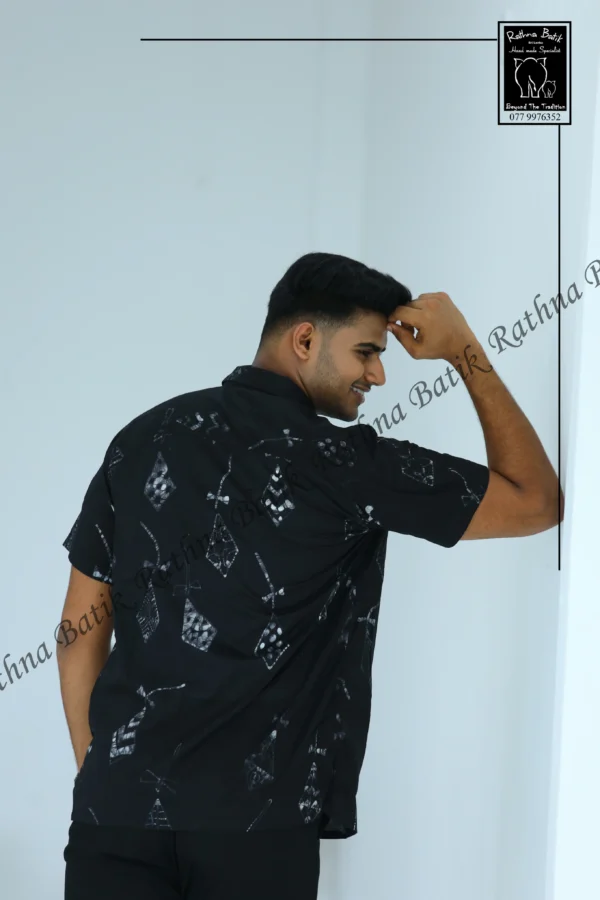 5DIV4272 Obsidian Diamond Lattice Batik Shirt